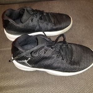 Jordan B Fly Boy's size 3Y